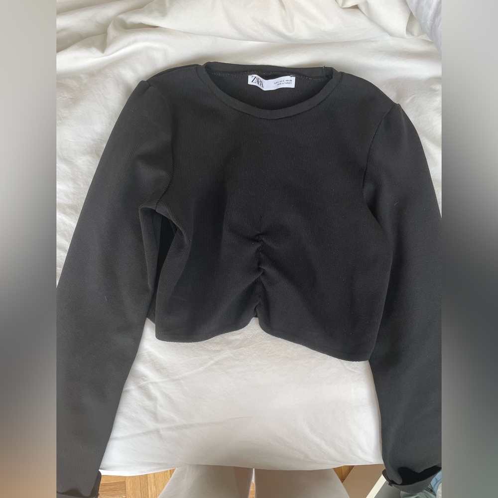 Zara black long sleeve crop top with ruching in middle